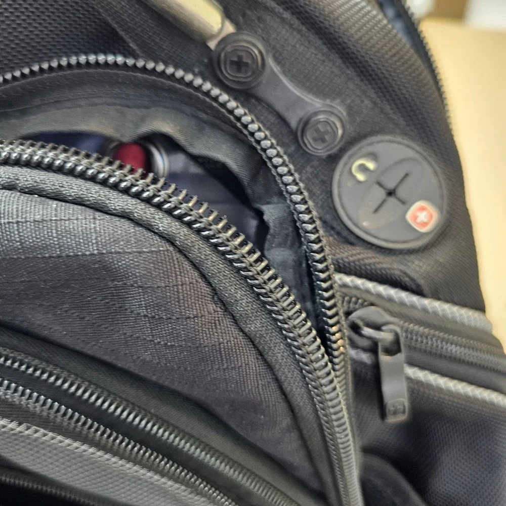 SWISSGEAR Wenger Synergy Laptop Backpack Black/ Grey Read
